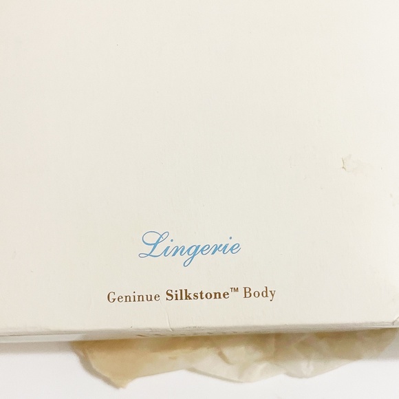 Barbie Silkstone Doll Chinoiserie Red Moon Barbie Fashion Model Collection - Picture 12 of 12